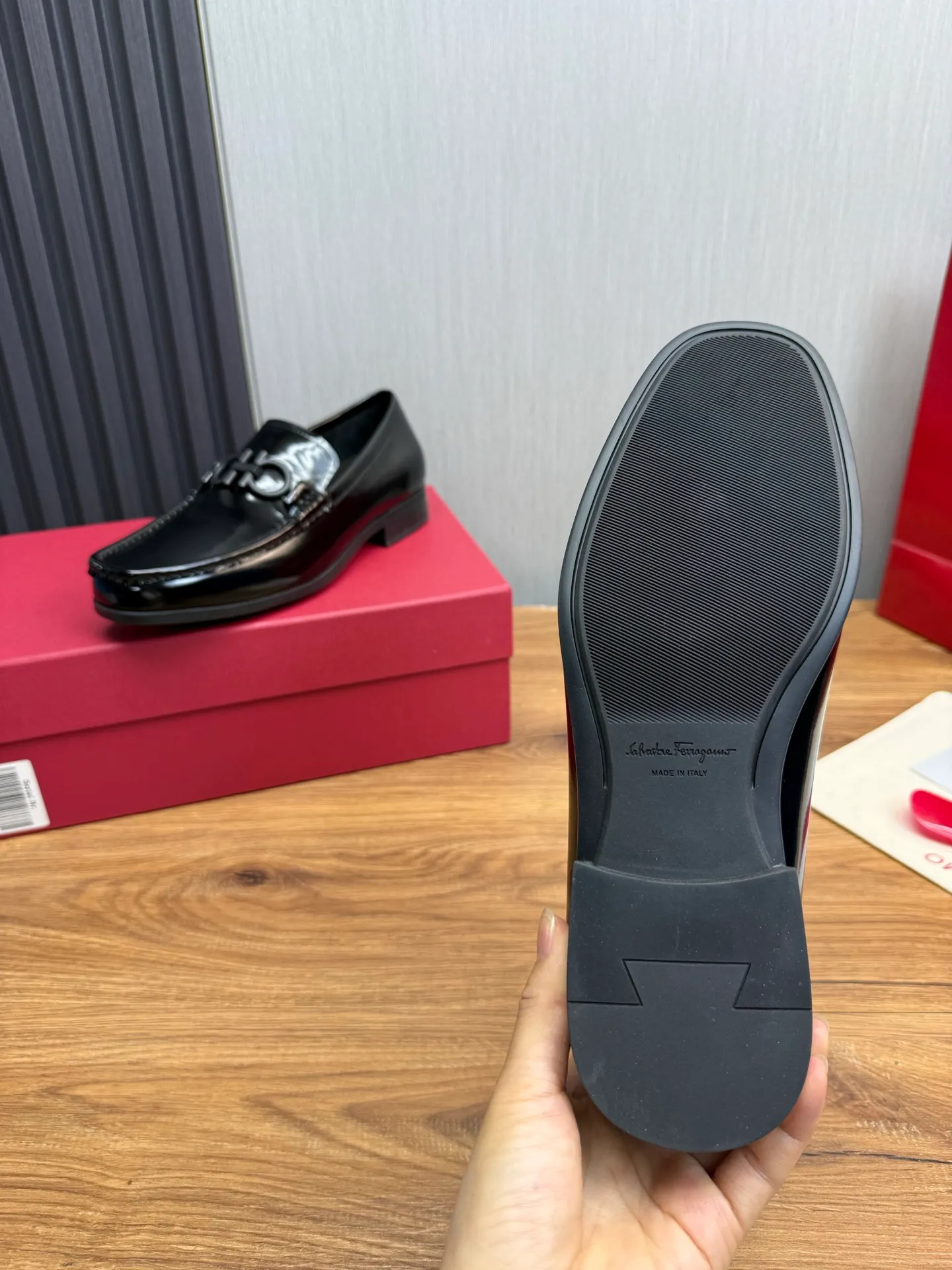 Men's shoes 💰760💰 Ferragamo. [Ferragamo] Men's Loaf leather shoes, the latest hot style, 1:1 original purchase quality, top quality, imported open-edge beaded cowhide leather on the upper, hand-made three-dimensional stitching highlights the round toe design, the inner feet are made of imported cowhide, with original wear-resistant rubber outsole, matching code 39-44, (38, 45 custom-made, non-refundable)